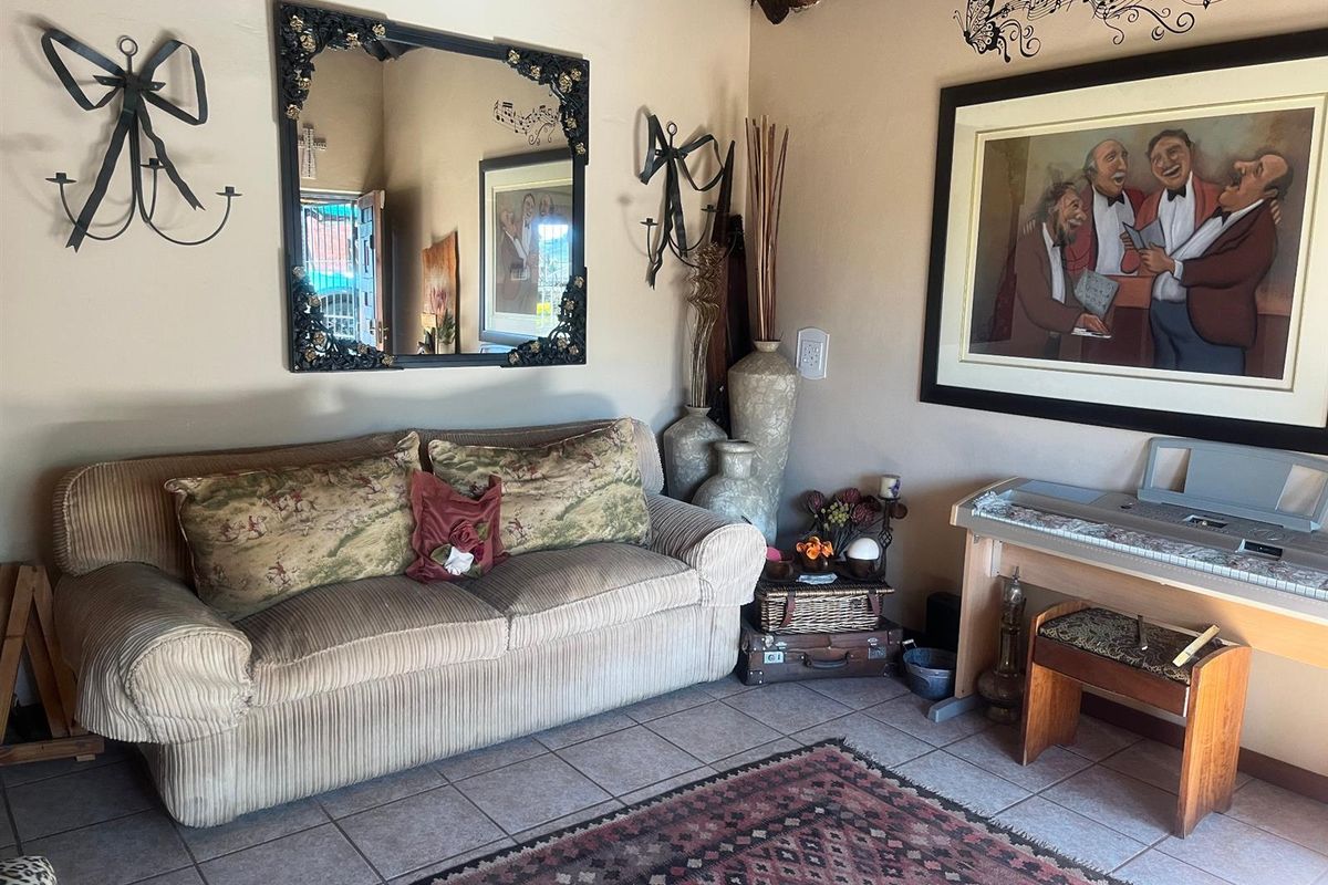Luxury Family Retreat with Heated Pool, Sauna and Dual-Living Potential in Aqua Park - Photo 4