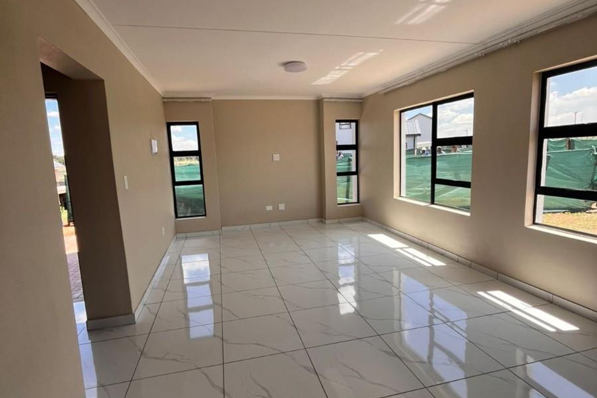 150m2 3-Bed 2.5-Bath Double-Story House in Karino, Nelspruit - Photo 5