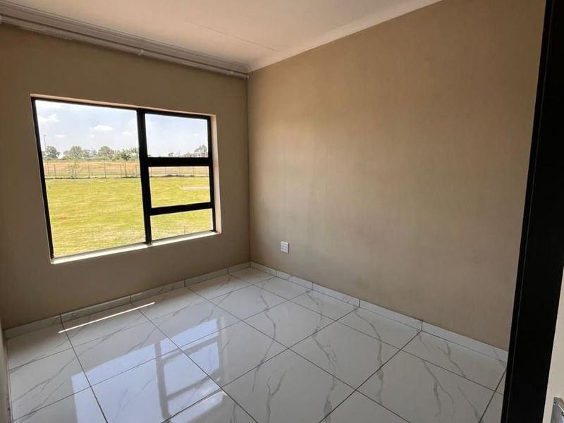 150m2 3-Bed 2.5-Bath Double-Story House in Karino, Nelspruit - Photo 7