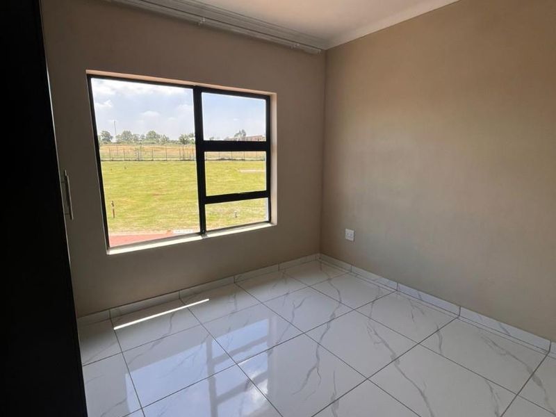 93m2 3-Bed 2.5-Bath Double-Story House in Karino, Nelspruit - Photo 7