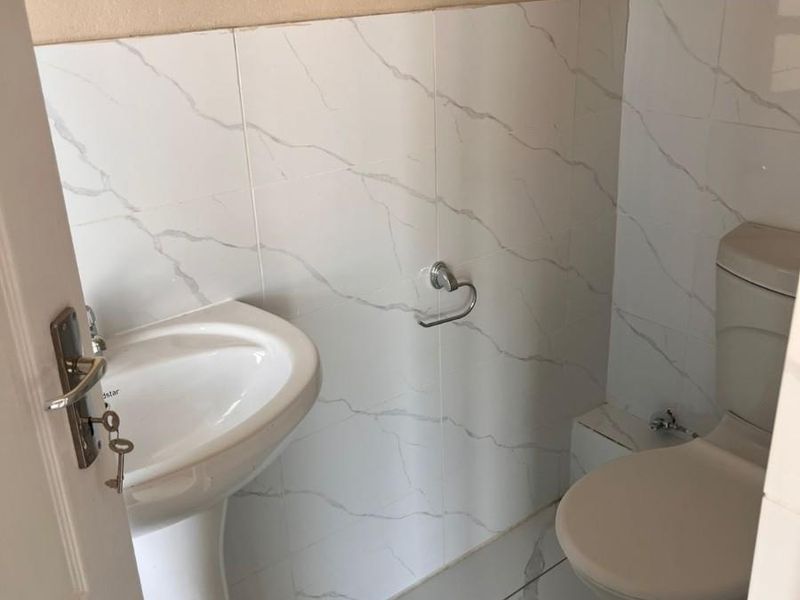 93m2 3-Bed 2.5-Bath Double-Story House in Karino, Nelspruit - Photo 3