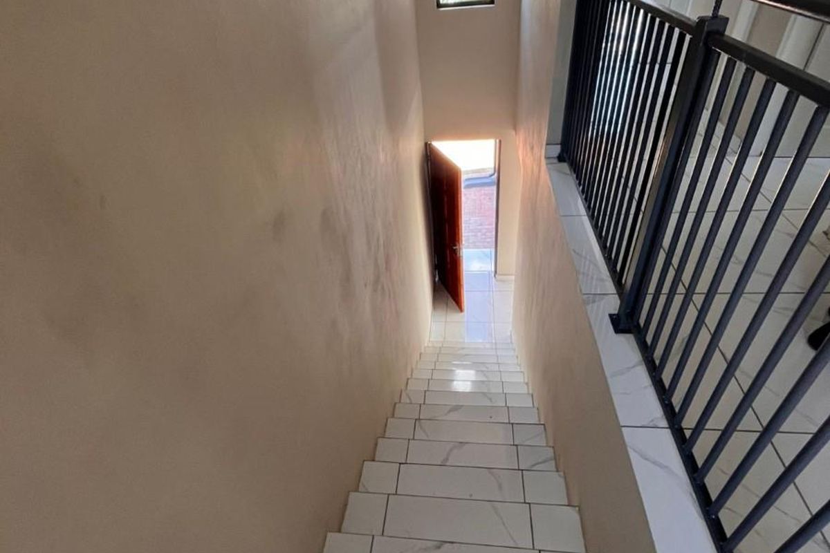 93m2 3-Bed 2.5-Bath Double-Story House in Karino, Nelspruit - Photo 5