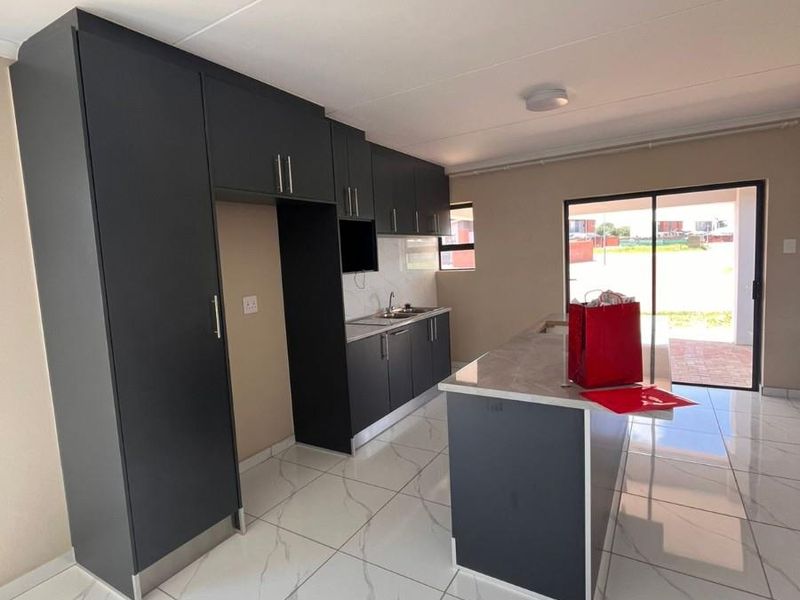 93m2 3-Bed 2.5-Bath Double-Story House in Karino, Nelspruit - Photo 9