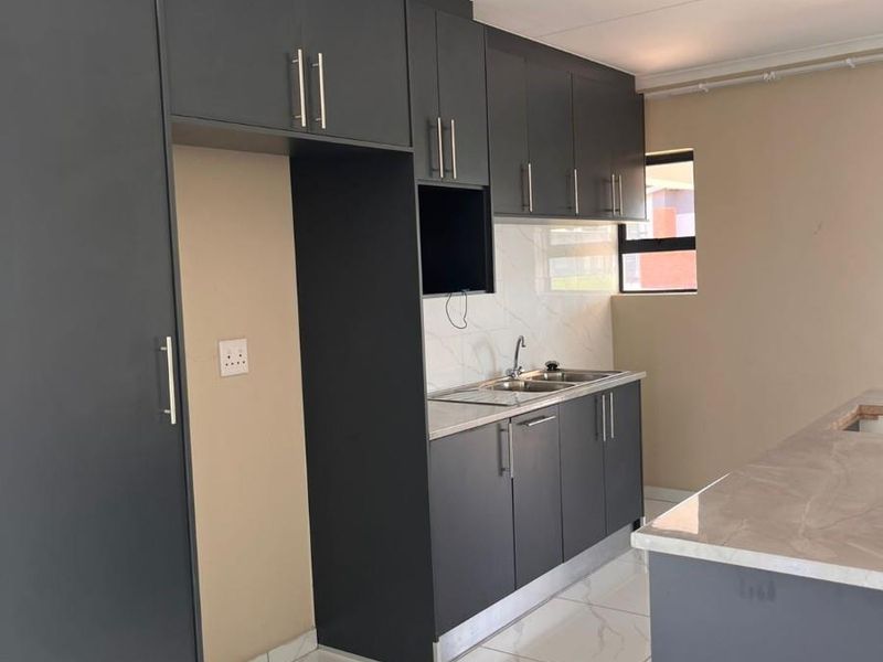 93m2 3-Bed 2.5-Bath Double-Story House in Karino, Nelspruit - Photo 8