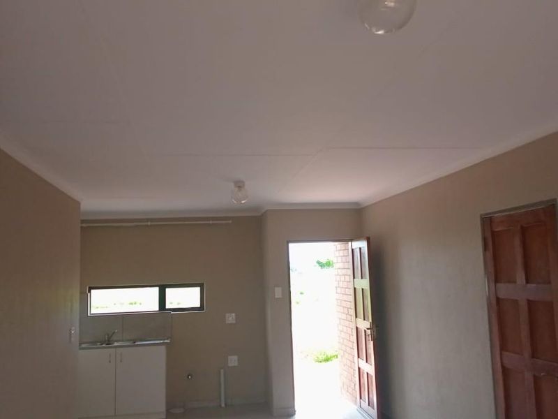 80m2 3-Bed 2 Bath House in Karino, Nelspruit - Photo 5