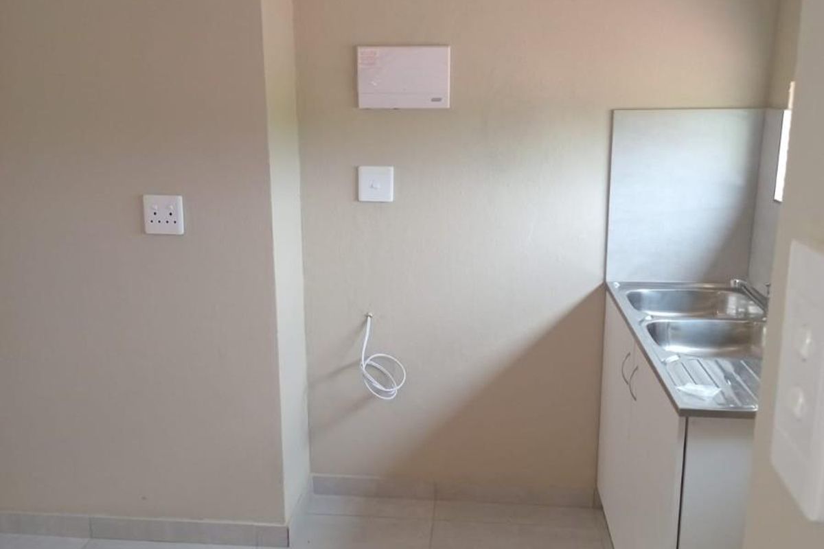 80m2 3-Bed 2 Bath House in Karino, Nelspruit - Photo 3