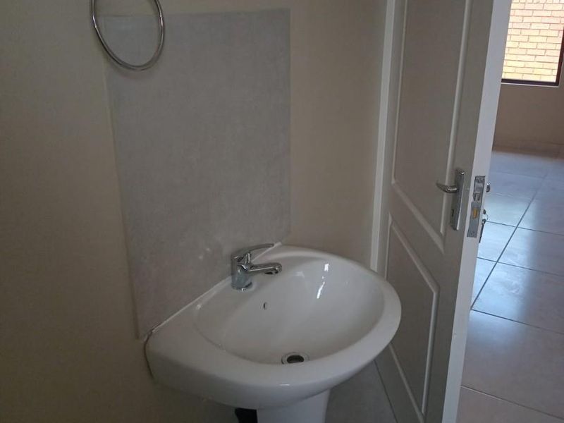 80m2 3-Bed 2 Bath House in Karino, Nelspruit - Photo 9