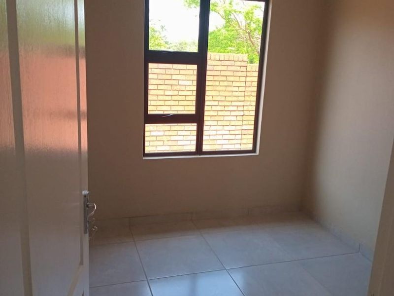 70m2 3-Bed 2 Bath House in Karino, Nelspruit - Photo 8