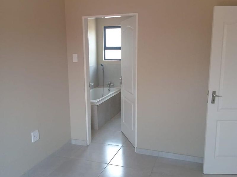 70m2 3-Bed 2 Bath House in Karino, Nelspruit - Photo 10