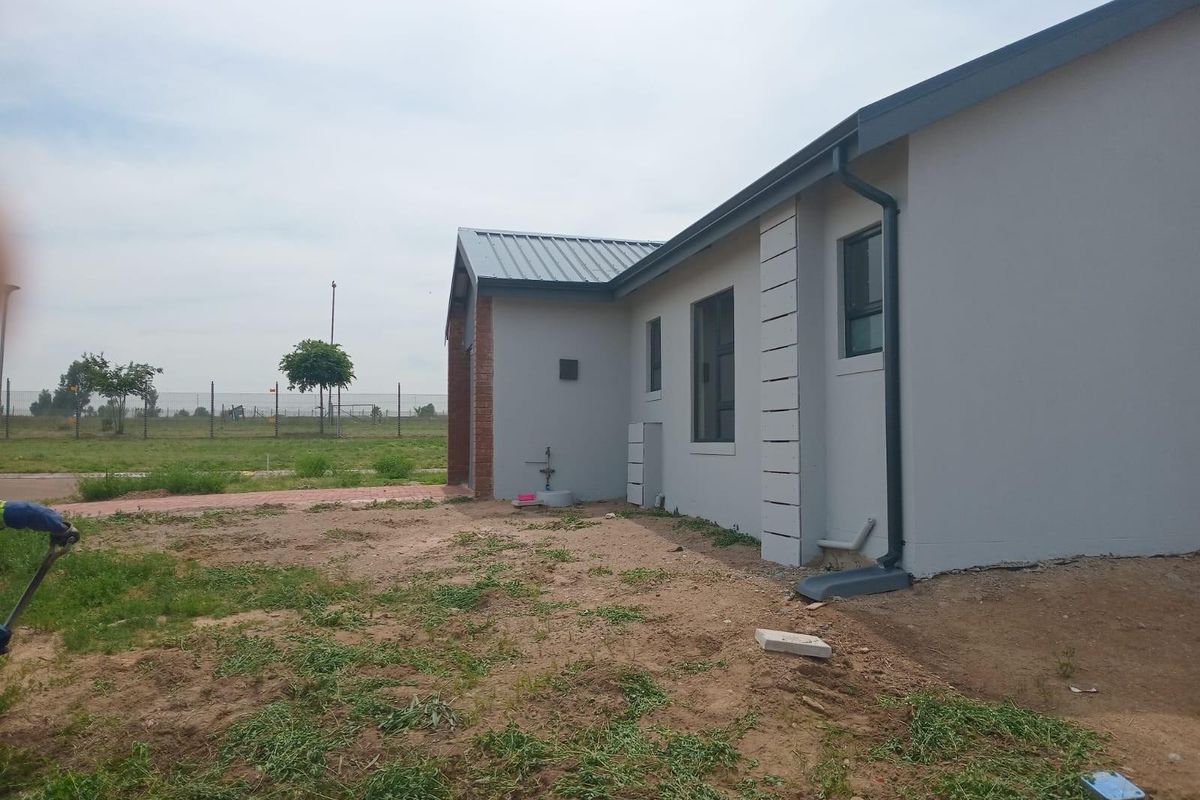 70m2 3-Bed 2 Bath House in Karino, Nelspruit - Photo 4