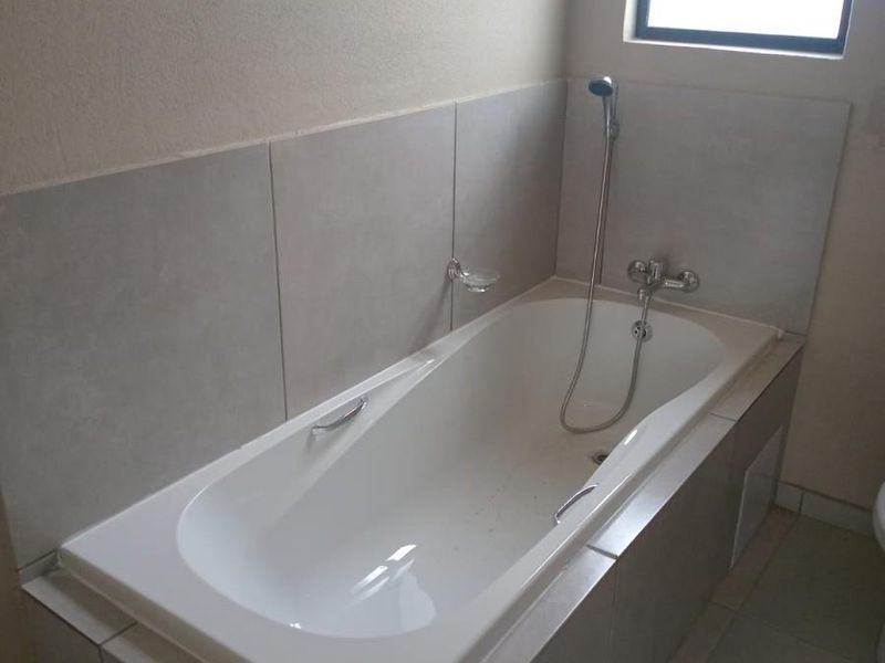 60m2 3-Bed 2 Bath House in Karino, Nelspruit - Photo 10