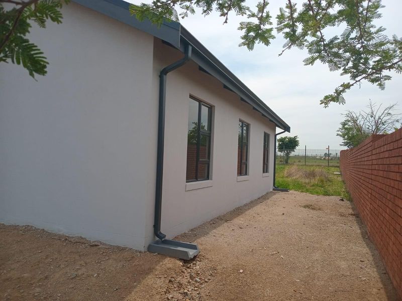 50m2 2-Bed 2 Bath House in Karino, Nelspruit - Photo 3