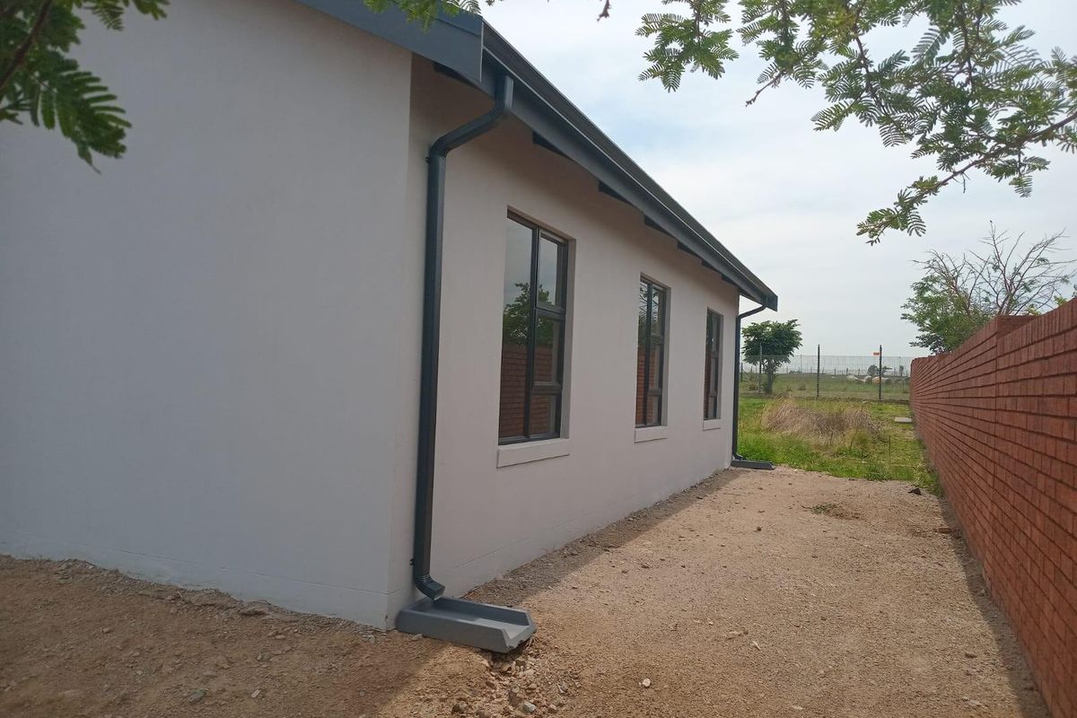 50m2 2-Bed 2 Bath House in Karino, Nelspruit - Photo 3