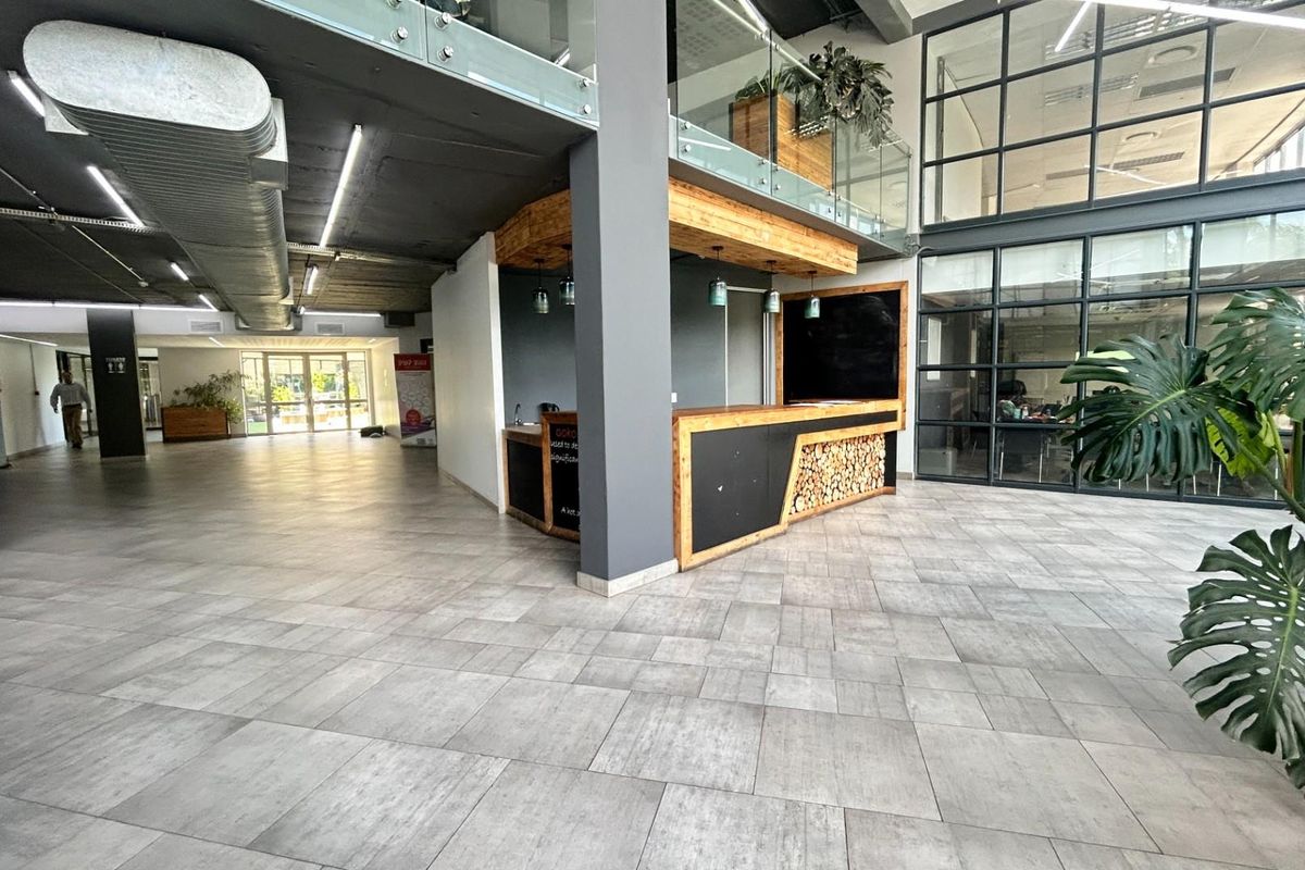 4,053 m2 A-Grade Office Building For Sale - Photo 3