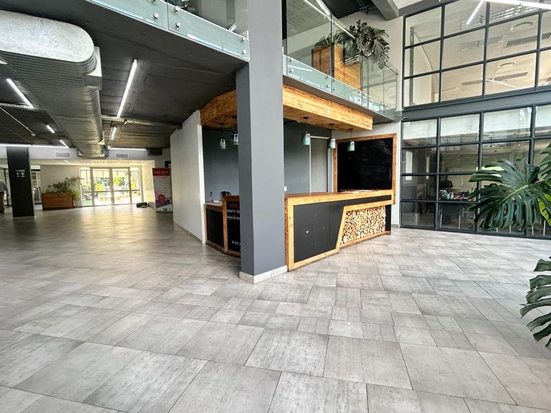 4,053 m2 A-Grade Office Building For Sale - Photo 3