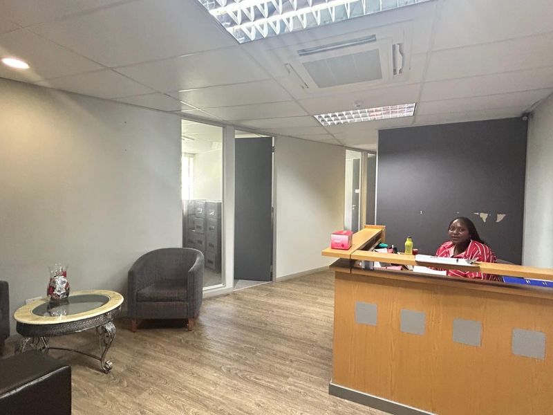 4,053 m2 A-Grade Office Building For Sale - Photo 9