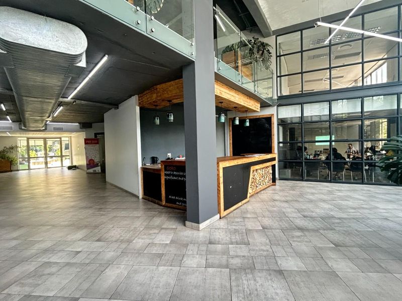 4,053 m2 A-Grade Office Building For Sale - Photo 7