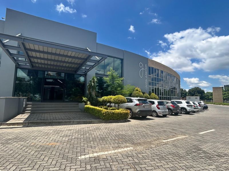 4,053 m2 A-Grade Office Building For Sale - Photo 2