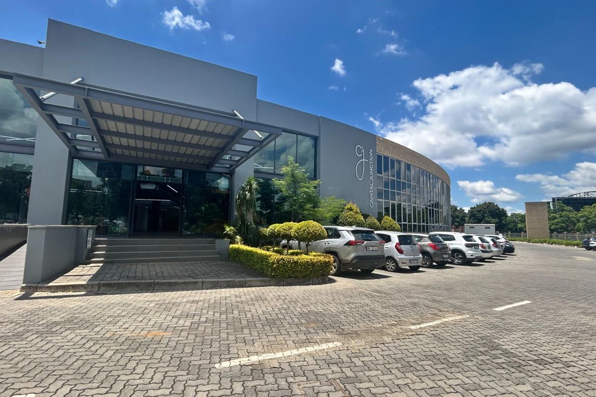 4,053 m2 A-Grade Office Building For Sale - Photo 2