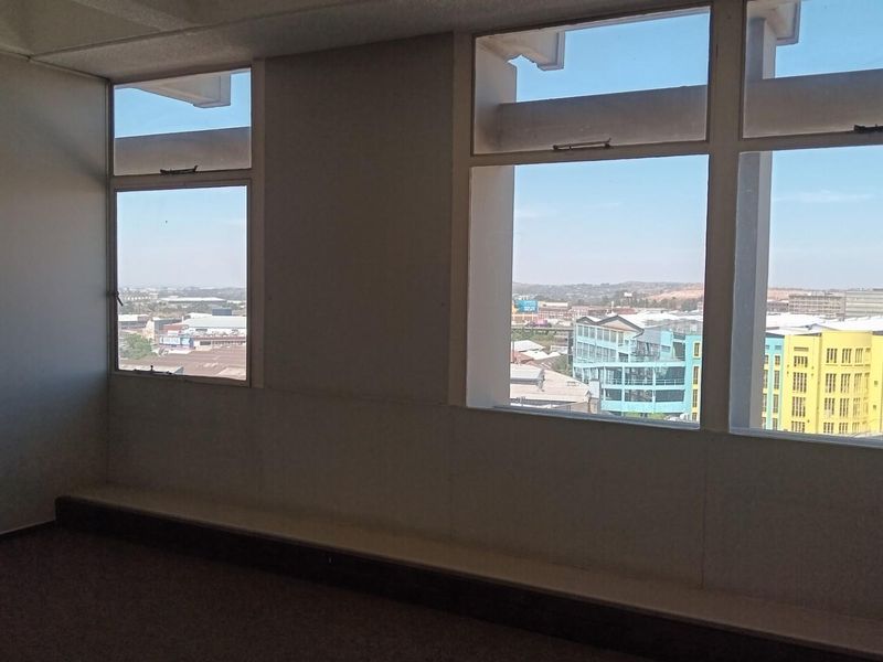 Office To Rent in Johannesburg, Gauteng - Photo 4