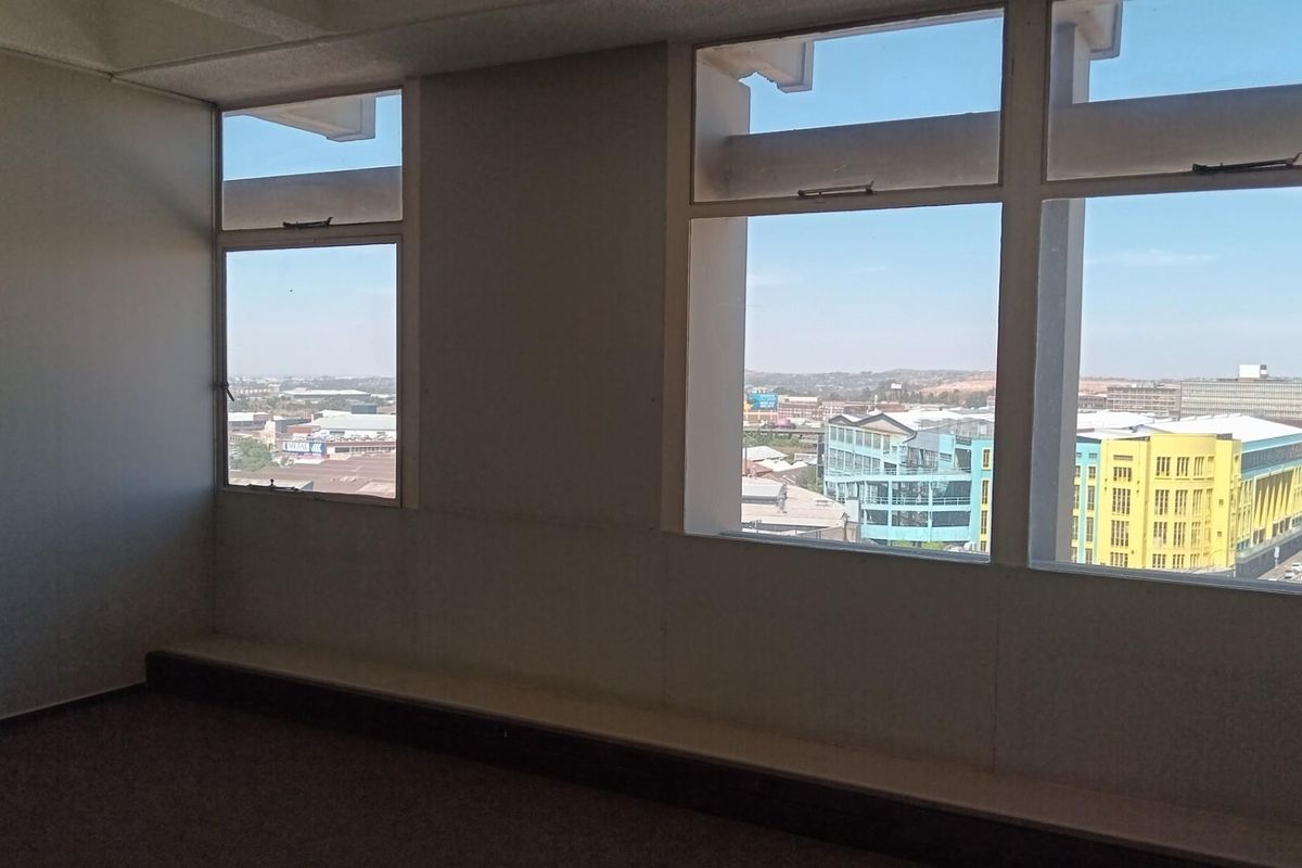 Office To Rent in Johannesburg, Gauteng - Photo 4