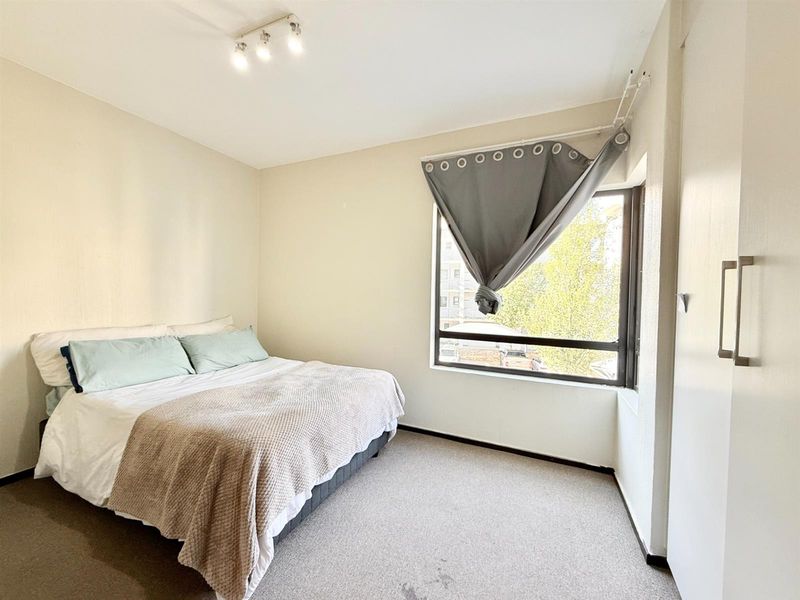 Modern 2 bedroom apartment for sale - Photo 9