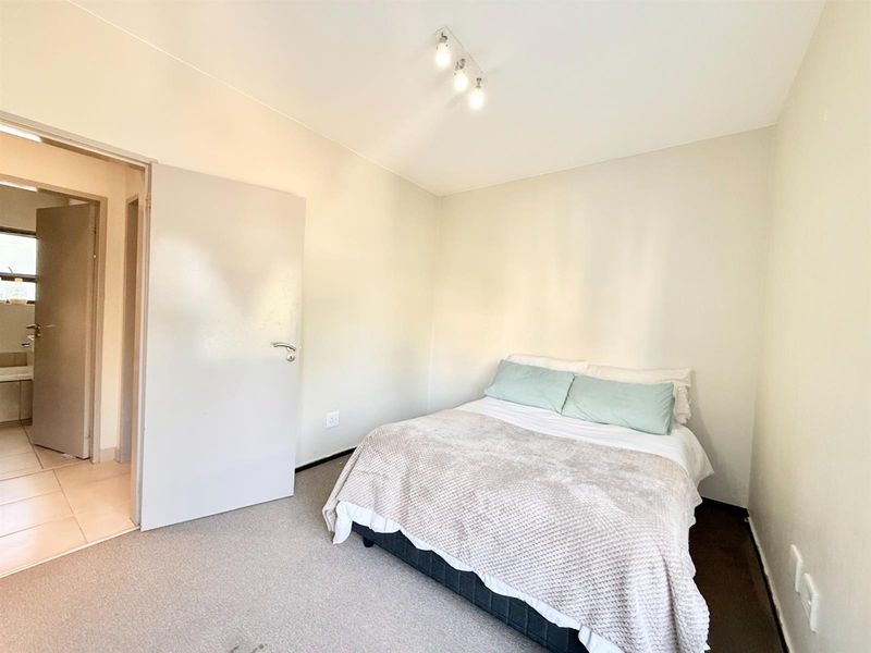 Modern 2 bedroom apartment for sale - Photo 8