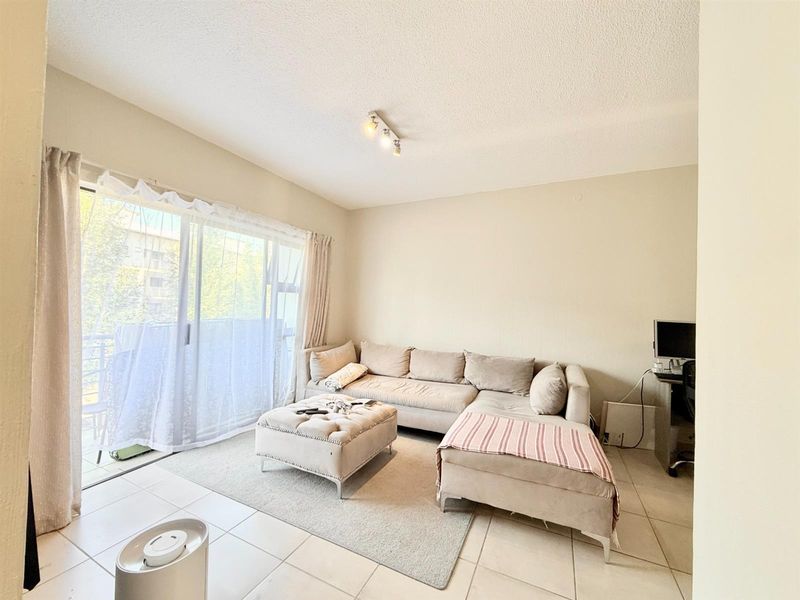 Modern 2 bedroom apartment for sale - Photo 2