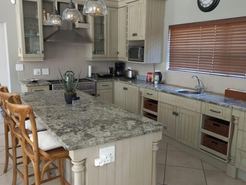 Beautiful 4-bedroom, 3-bathroom family home in Shona Langa for sale - Photo 9