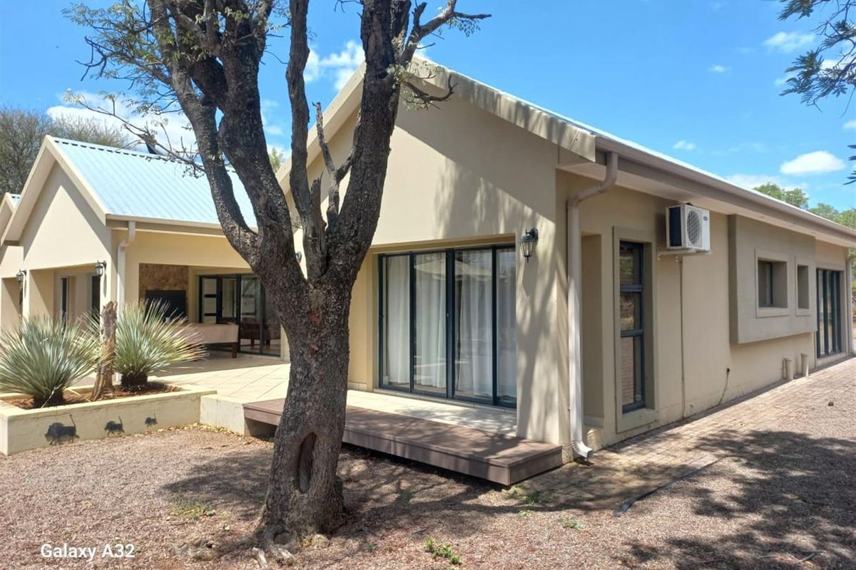 Beautiful 4-bedroom, 3-bathroom family home in Shona Langa for sale - Photo 2