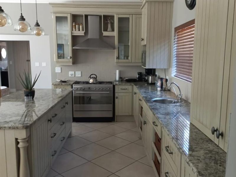 Beautiful 4-bedroom, 3-bathroom family home in Shona Langa for sale - Photo 10