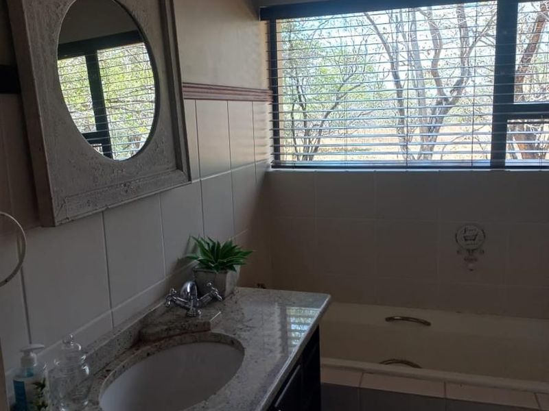 Beautiful 4-bedroom, 3-bathroom family home in Shona Langa for sale - Photo 5