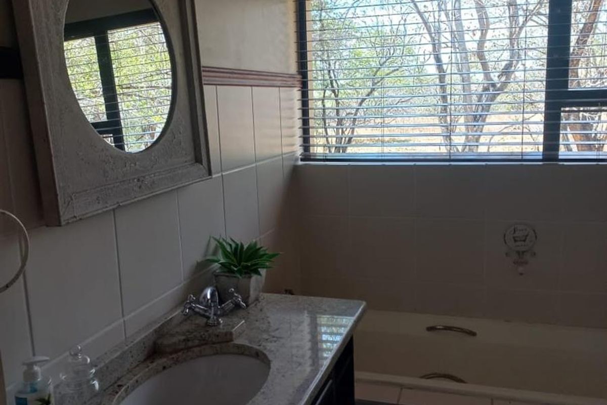 Beautiful 4-bedroom, 3-bathroom family home in Shona Langa for sale - Photo 5