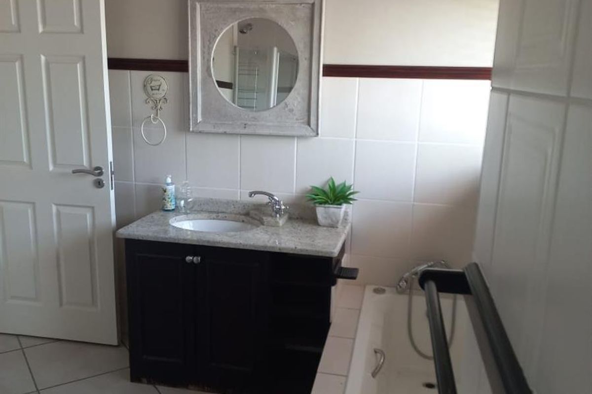 Beautiful 4-bedroom, 3-bathroom family home in Shona Langa for sale - Photo 4