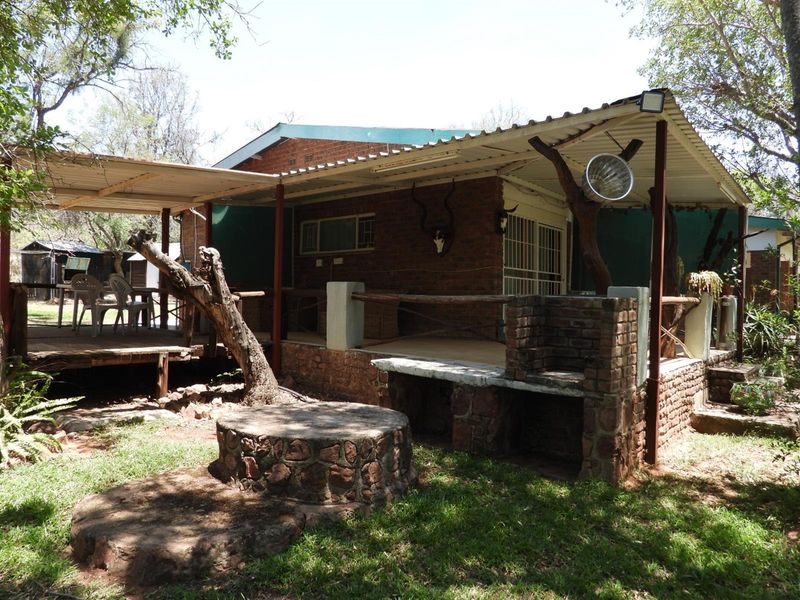 Beautiful 13.9-hectare smallholding with a 4 bedroom house and two flatlets, Modimolle Limpopo - Photo 7