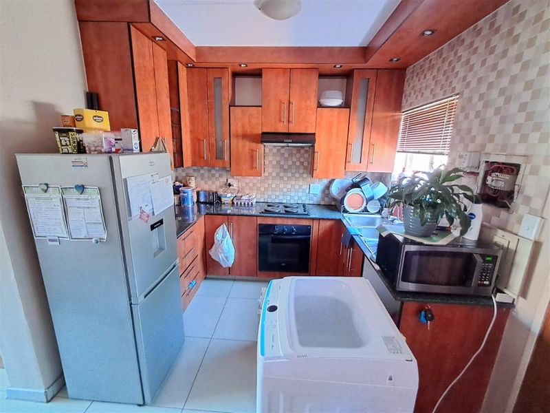 2 Bedroom Townhouse For Sale in Die Hoewes, Centurion - Photo 9