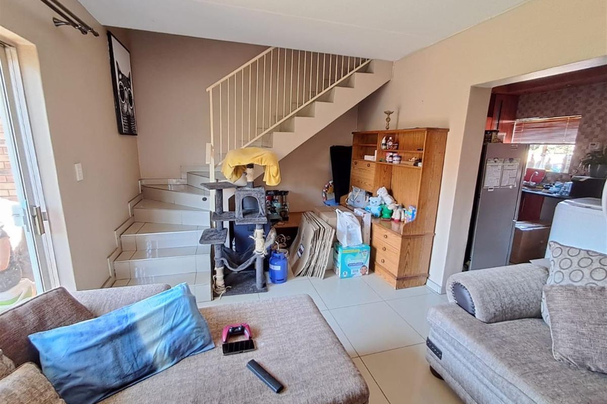 2 Bedroom Townhouse For Sale in Die Hoewes, Centurion - Photo 4
