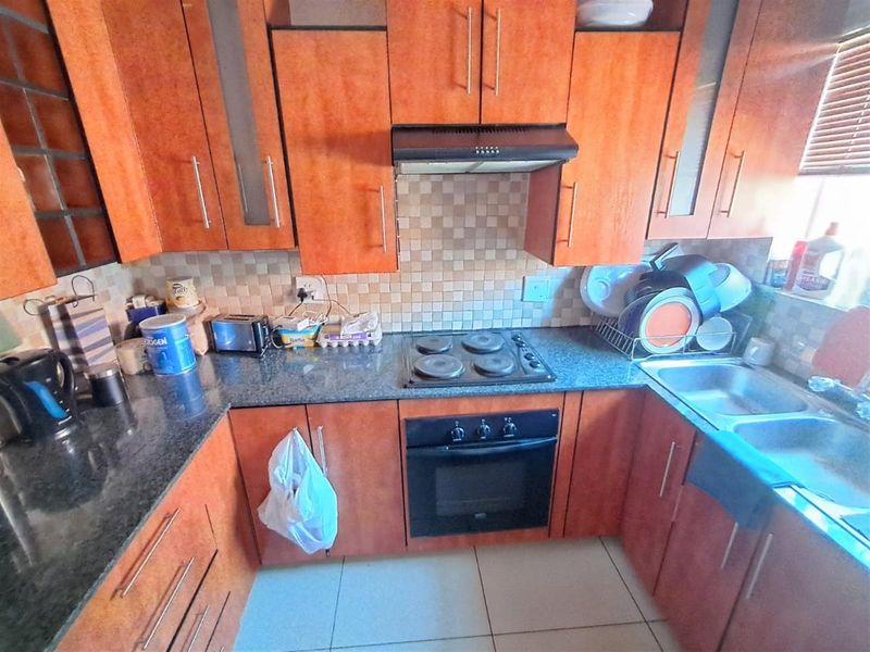 2 Bedroom Townhouse For Sale in Die Hoewes, Centurion - Photo 7