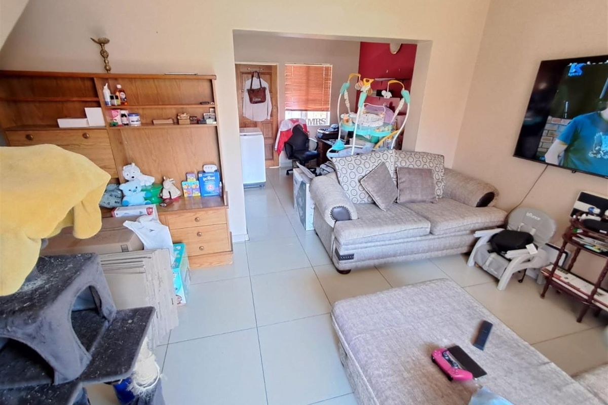2 Bedroom Townhouse For Sale in Die Hoewes, Centurion - Photo 3