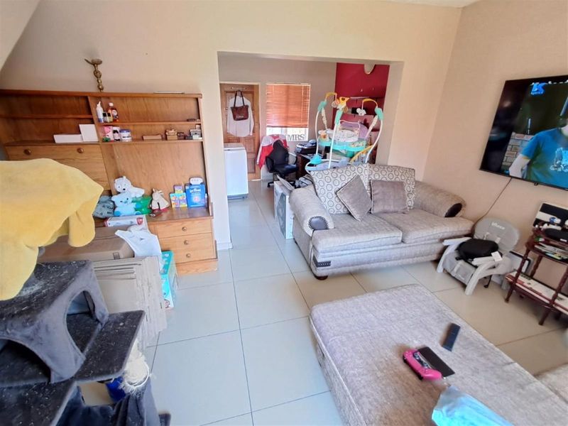 2 Bedroom Townhouse For Sale in Die Hoewes, Centurion - Photo 3