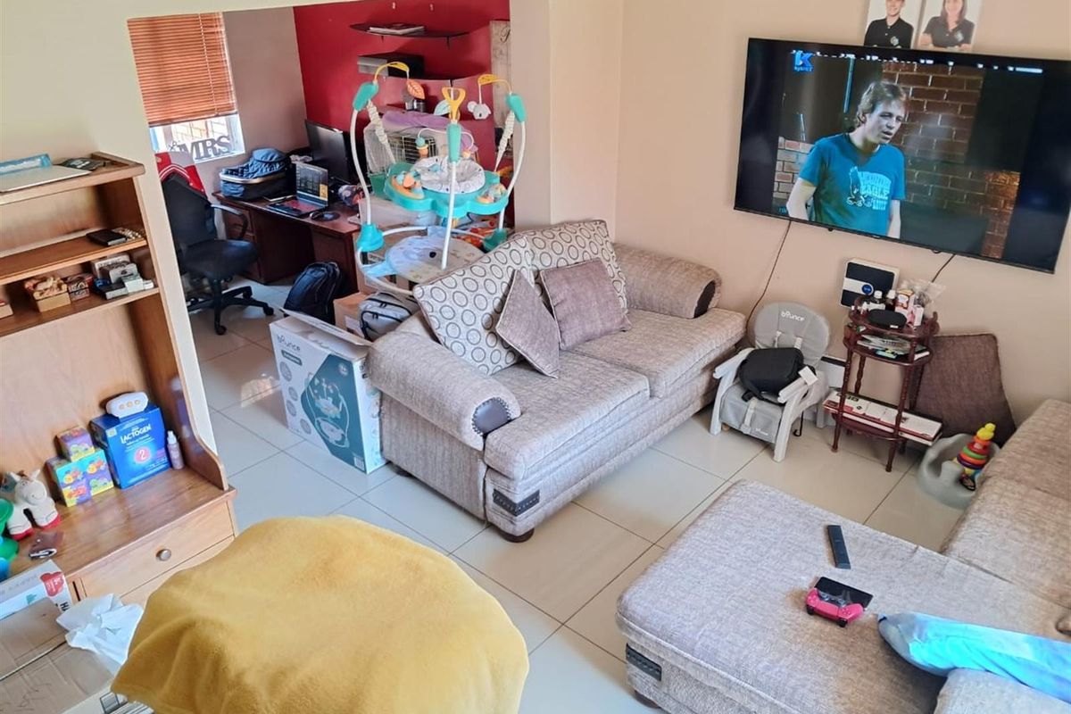 2 Bedroom Townhouse For Sale in Die Hoewes, Centurion - Photo 5