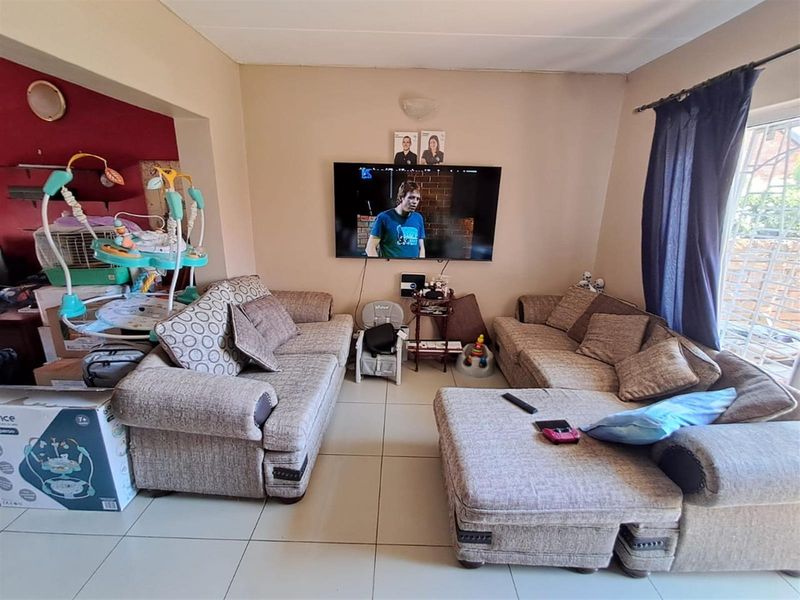 2 Bedroom Townhouse For Sale in Die Hoewes, Centurion - Photo 2