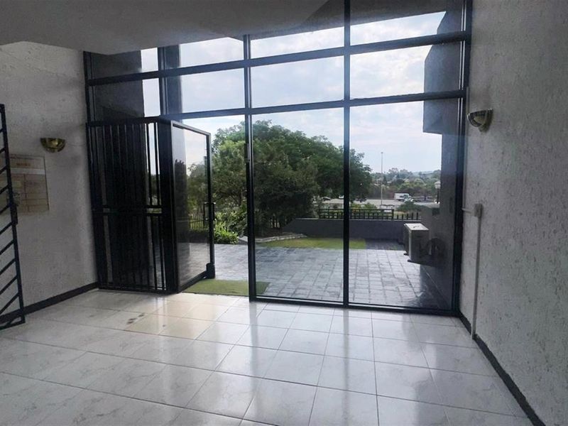 Commercial Property To Rent in Bedfordview - Photo 8