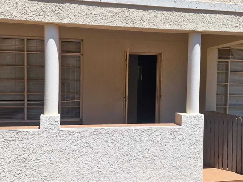 House with flat For Sale in Flamwood Klerksdorp North West - Photo 4