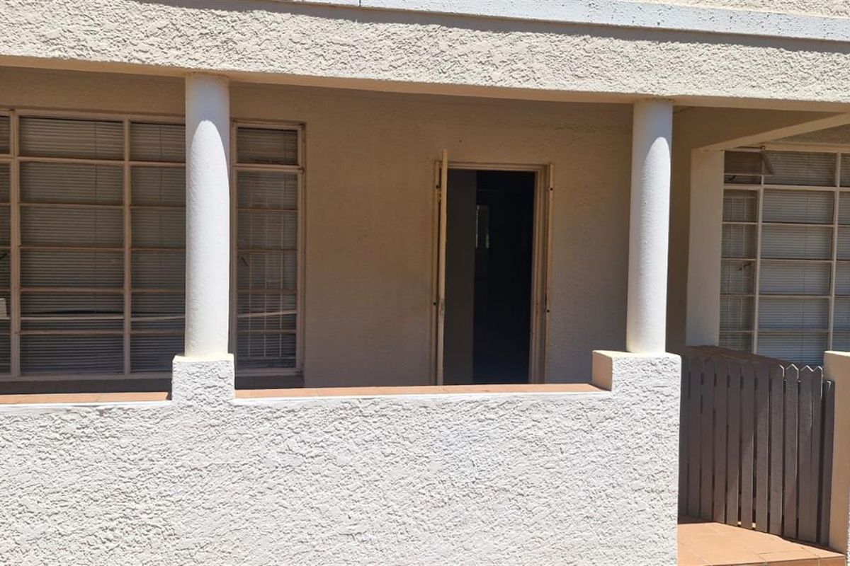 House with flat For Sale in Flamwood Klerksdorp North West - Photo 4