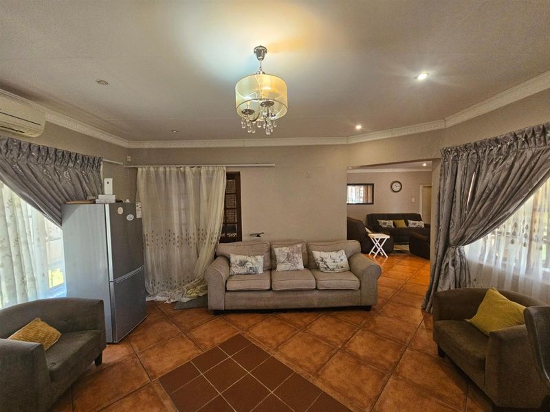 Modern Home in Waterkant Estate, Colts Hill White River,  Mpumalanga - Photo 6