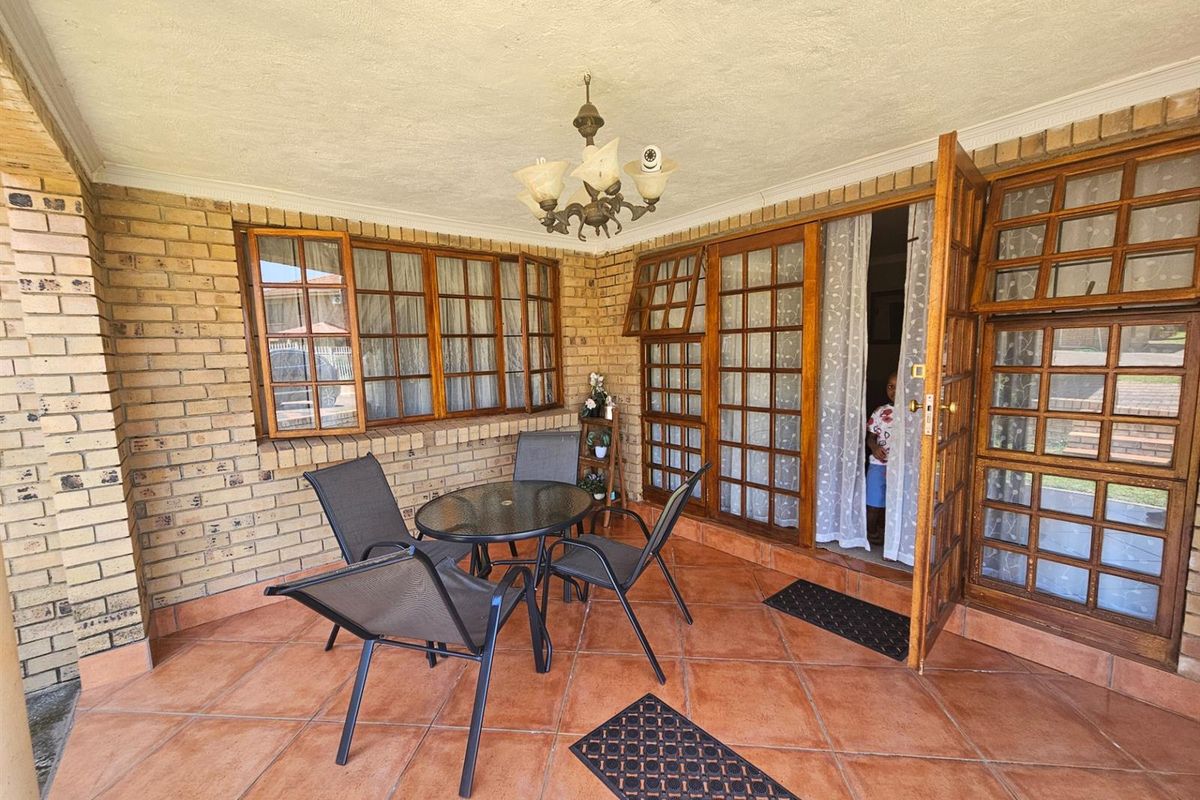 Modern Home in Waterkant Estate, Colts Hill White River,  Mpumalanga - Photo 2