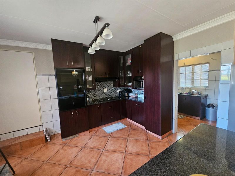 Modern Home in Waterkant Estate, Colts Hill White River,  Mpumalanga - Photo 4