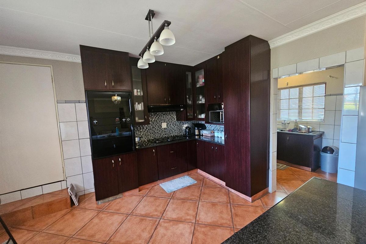 Modern Home in Waterkant Estate, Colts Hill White River,  Mpumalanga - Photo 4