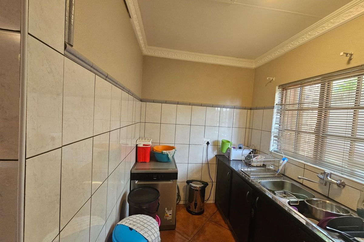 Modern Home in Waterkant Estate, Colts Hill White River,  Mpumalanga - Photo 5